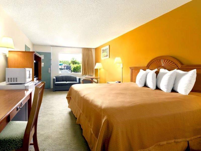 Hotel Howard Johnson By Wyndham Fl I-75 3*